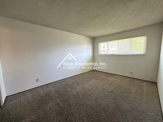 Building Photo - Orangevale 2bd/1ba Duplex with Garage