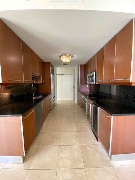 Building Photo - 901 Brickell Key Blvd