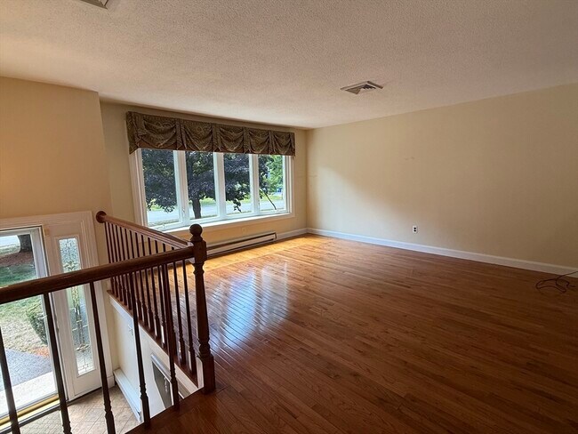 Building Photo - 9 Brookdale Cir