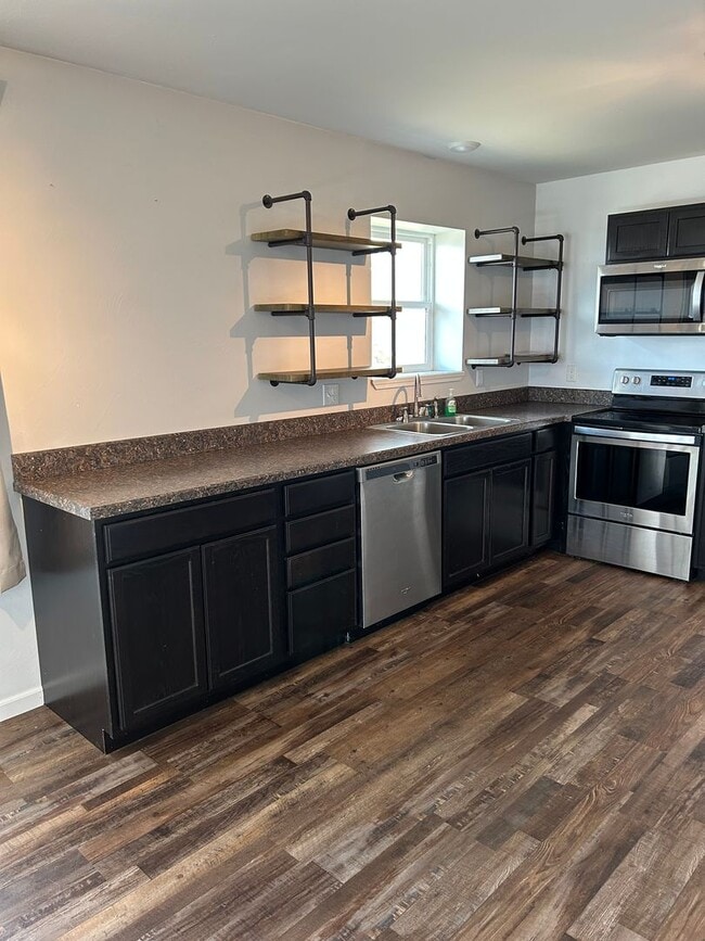 Building Photo - 11 Mullin St