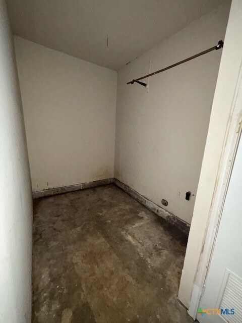 Building Photo - 1010 Cedar Dr