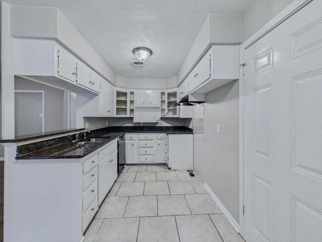 Building Photo - 29 Rosewood Dr