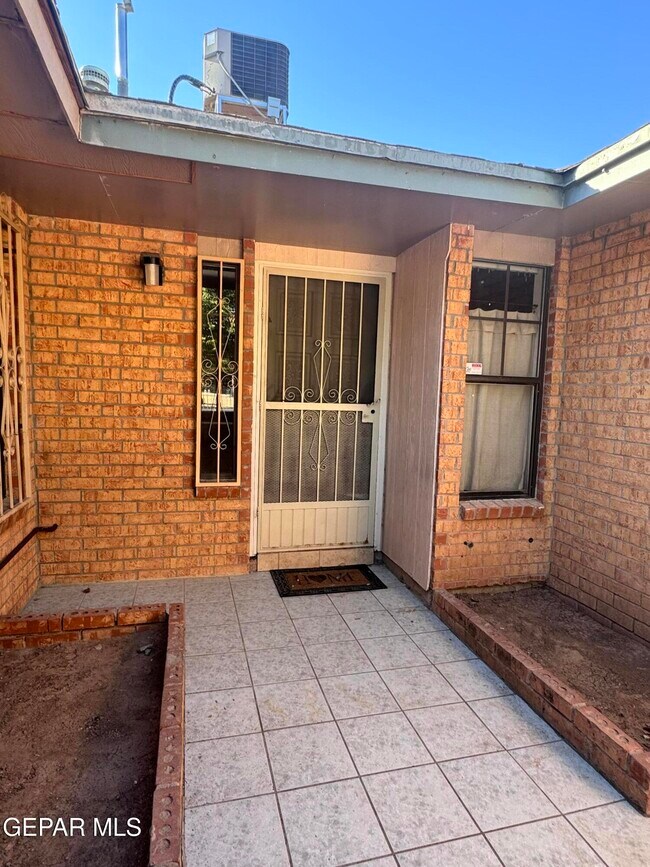 Building Photo - 386 McCune Rd