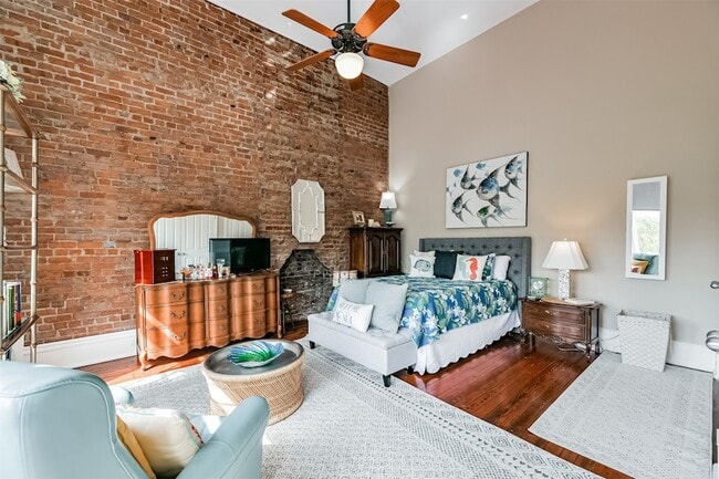 Building Photo - 525 22nd St