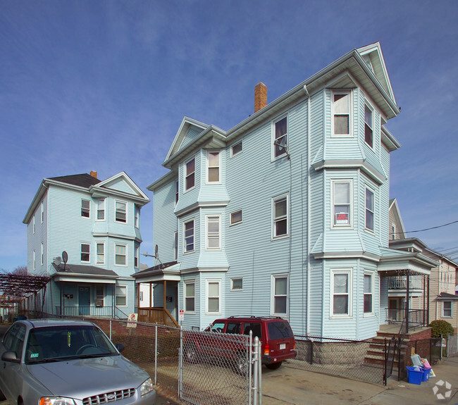 Building Photo - 239-243 Broadway
