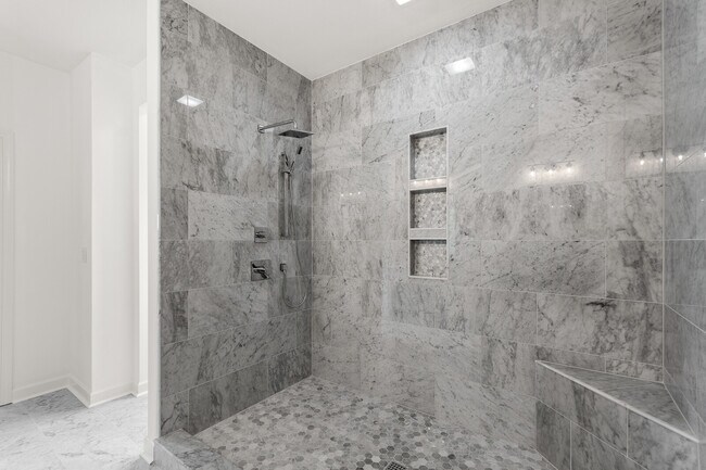 Building Photo - 1260 Lullwater Park Cir