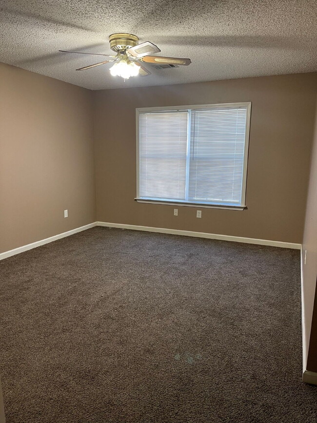 Building Photo - 1305 Loberg Ln