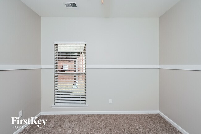 Building Photo - 327 Glen Cross Way