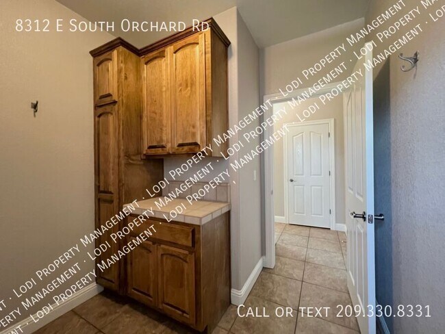 Building Photo - 8312 E Orchard Rd