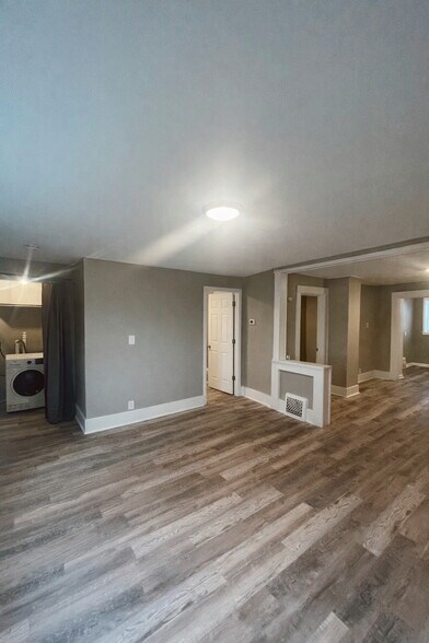 Building Photo - 1115 William St