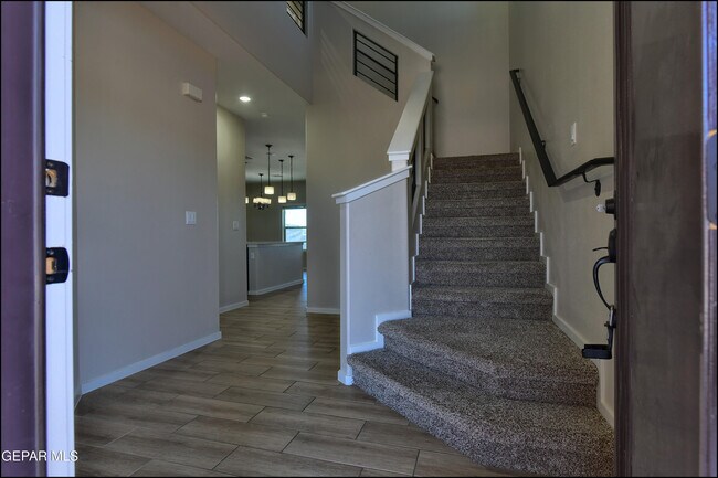 Building Photo - 516 Logwood Ave