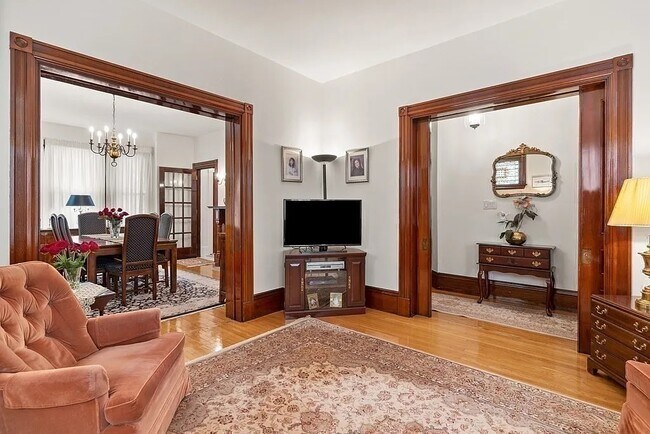 Building Photo - 58 Boston St