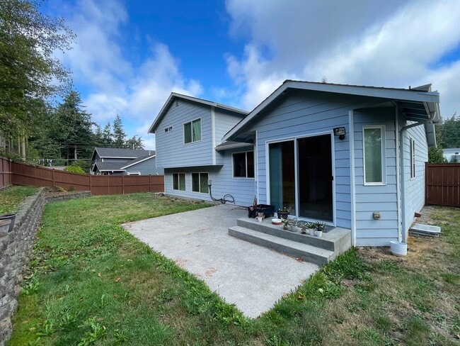 Building Photo - 1337 NW Redwing Dr