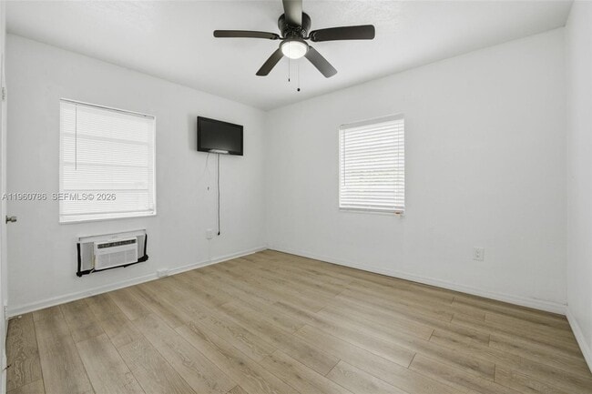 Building Photo - 3265 Franklin Ave