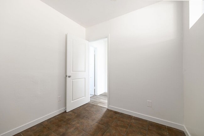 Building Photo - 634-634 A Ave