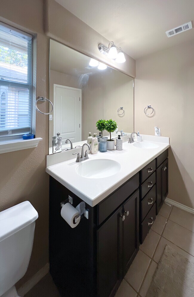 Building Photo - 10419 Avalon Rdg