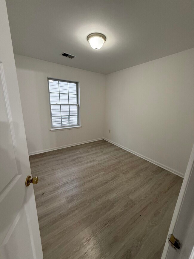 Building Photo - 36 Jewett Ave