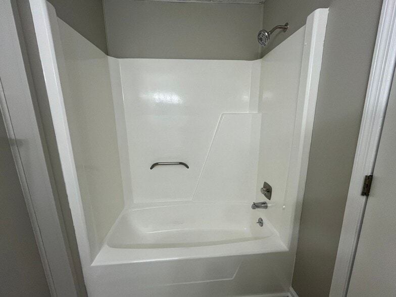 Building Photo - 142 Goshen Rd