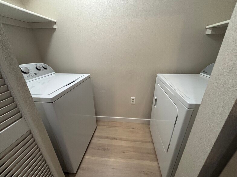 Building Photo - 2168 Scholarship