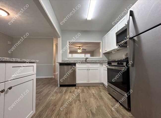 Building Photo - 2776 Palm Dr