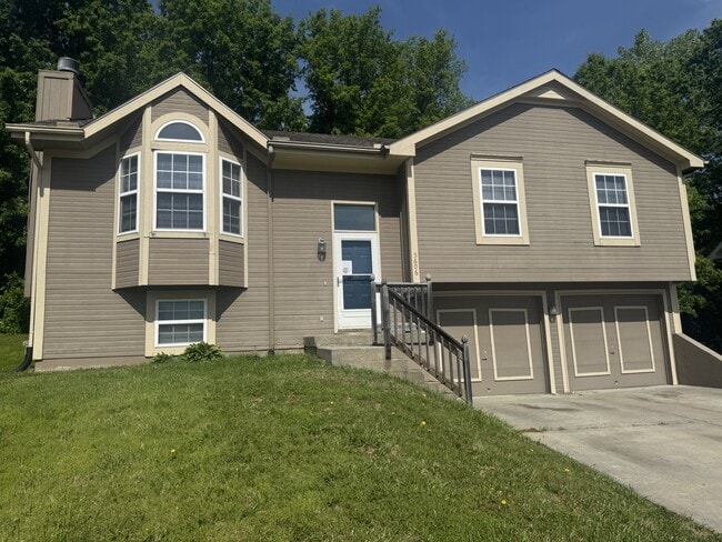 Primary Photo - 5606 N Richmond Ave