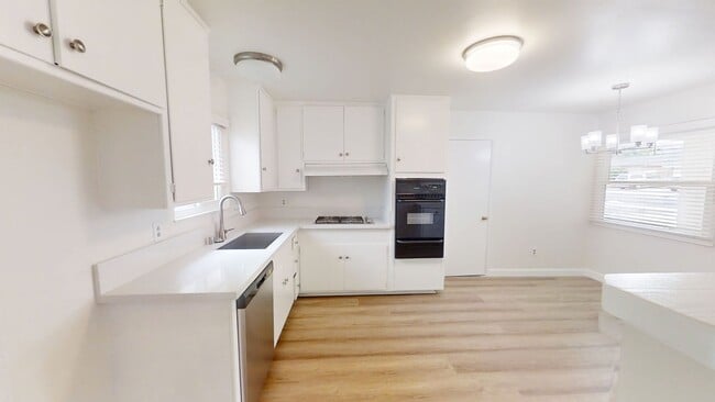 Building Photo - 511 Palermo Way