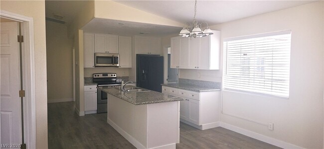 Building Photo - 840 Elderberry St