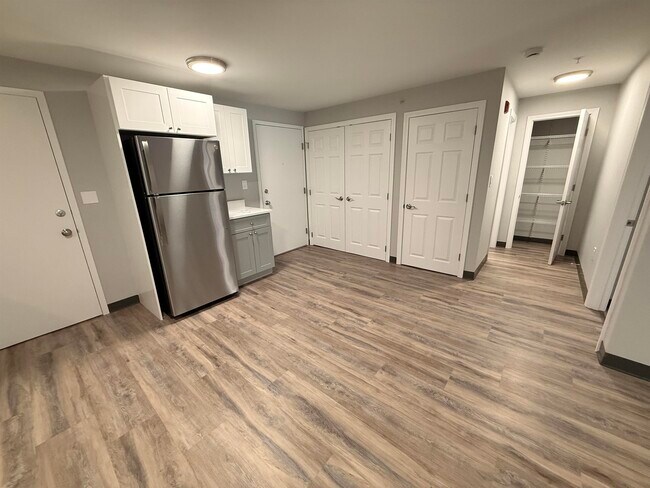 Building Photo - 95 Powers St