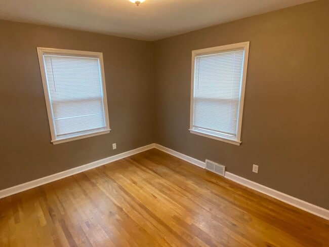 Building Photo - 2-Bedroom 1 Bath Ranch Style Home Near GD Jones Elementary