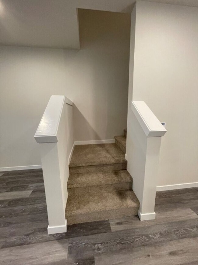 Building Photo - 4Bd/3.5Ba Snohomish Townhouse