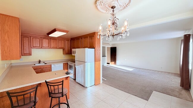 Building Photo - 2133 Santa Clara Ave