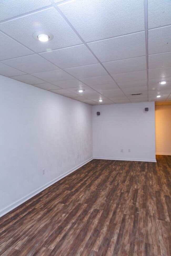 Building Photo - New Listing!