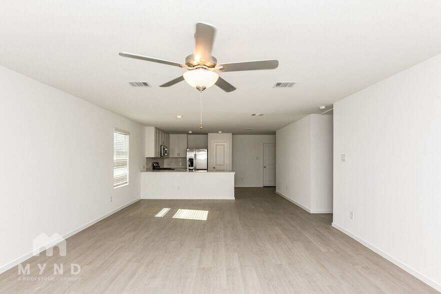 Building Photo - 2713 Ctr Crk Ln