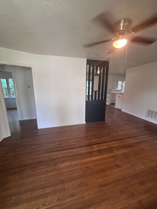 Building Photo - 2 Bed/1 bath home near Norman North