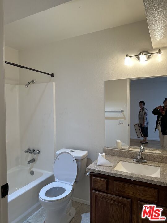 Building Photo - 955 Normandie Ave