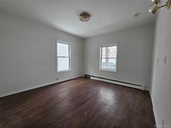 Building Photo - 190 Winnikee Ave