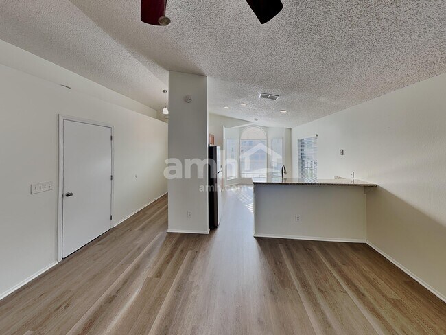 Building Photo - 1431 Londra Ln