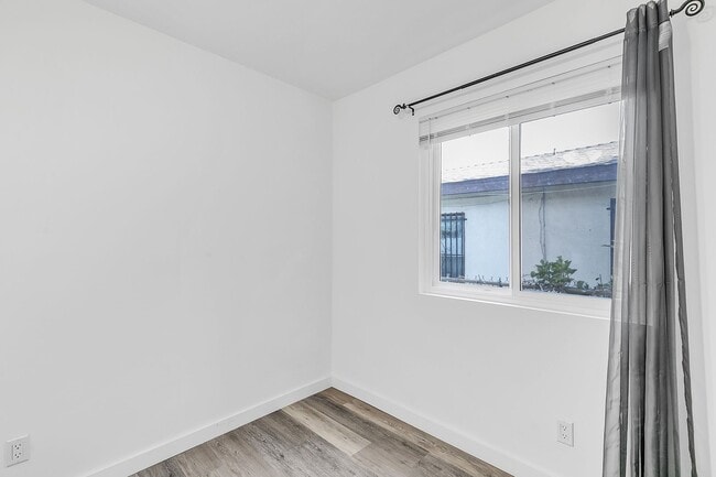 Building Photo - Beautiful newly remodeled modern 2 Bed + 2...