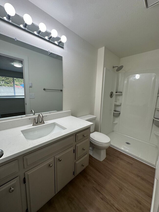 Building Photo - Stunning Fully Renovated 3-Bedroom Home in...