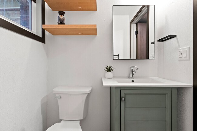 Building Photo - 2804 W Spencer St