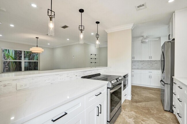 Building Photo - 1145 NE 12th Ave