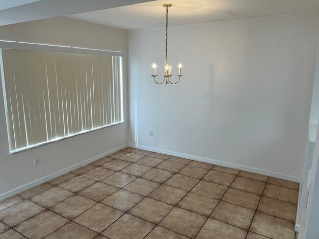 Building Photo - 409 Coconut Palm Way