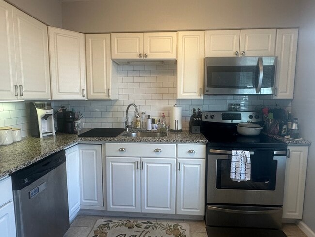 Building Photo - 372 Monticello Dr