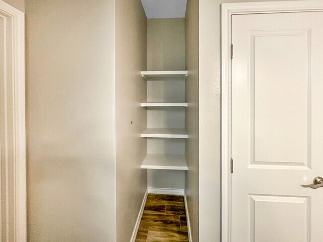 Building Photo - 2813 E Israel Ave