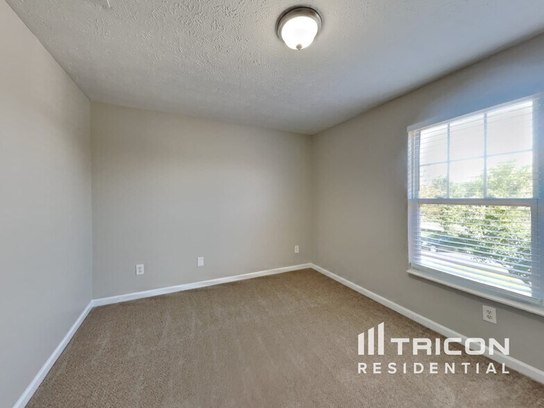 Building Photo - 908 Grand Oak Dr