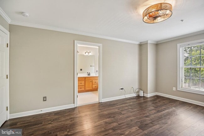 Building Photo - 8154 Skelton Cir
