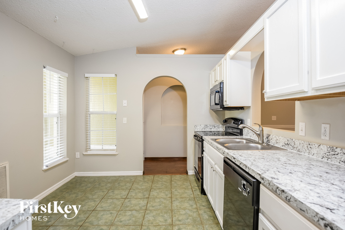 Building Photo - 3613 Stonefield Dr