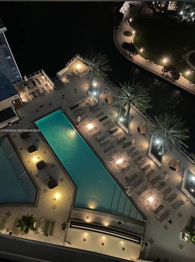 Building Photo - 200 Biscayne Blvd Way