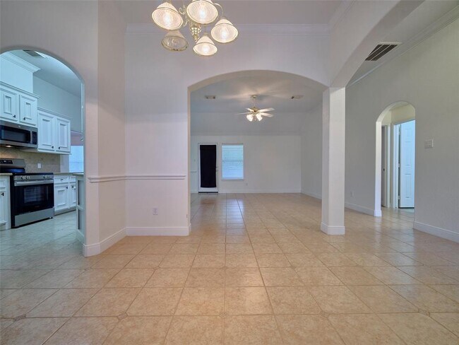 Building Photo - 10611 Alex Dr