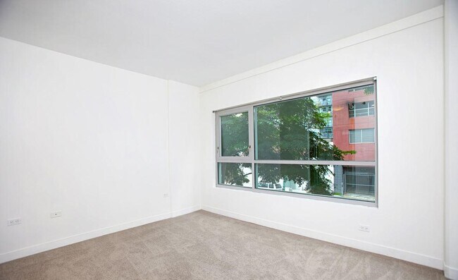 Building Photo - 425 W Beech St